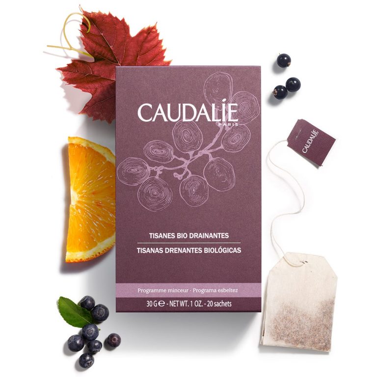 Caudalie Les Tisanes Bio Drainantes mélange de cinq plantes bio bienfaisantes : cannelle, myrtille, vigne rouge, écorce d’oranger doux et cassis