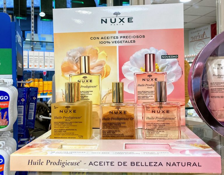 Nuxe Huile Prodigieuse® una textura seca única que penetra rápidamente en la piel dejándola suave y sin sensación grasa